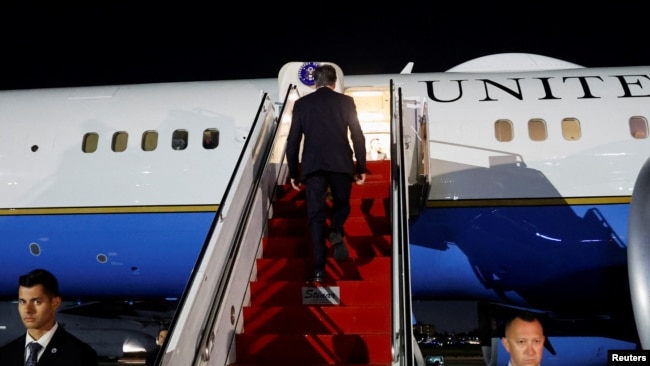 U.S. Secretary of State Antony Blinken boards his plane to depart Yokota Air Base after participating in G7 ministerial meetings in Tokyo, Nov. 8, 2023.