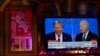 El presidente Joe Biden, a la derecha, y el candidato presidencial republicano, el expresidente Donald Trump, a la izquierda, son vistos en un televisor en Tillie's Lounge durante el debate presidencial el jueves 27 de junio de 2024 en Cincinnati.