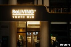 ภาพของอาคาร BeLIVING Youth Hub โฮสเตลสำหรับคนรุ่นใหม่ โดยหน่วยงาน Hong Kong United Youth Association ในฮ่องกง 27 มีนาคม 2023
