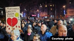 Građani tokom 11. protesta zbog izbornih nepravilnosti, tokom šetnje od sedišta RIK-a do RTS-a, u Beogradu, 28. decembra 2023. (Foto: FoNet)