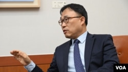 South Korean Deputy Foreign Minister Choi Young-sam speaks to VOA at his office at the Ministry of Foreign Affairs in Seoul, May 23, 2023. (Kim Hyungjin/VOA).
