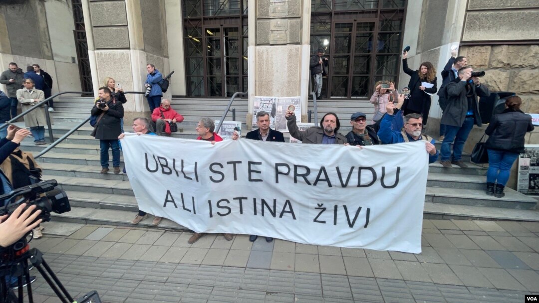 Protest ispred Apelacionog suda u Beogradu nakon odluke ovog suda o oslobađanju optuženih za ubistvo Slavka Ćuruvije (foto: Stefan Miljuš)