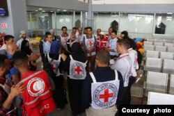 Members of the International Committee of the Red Cross gather to assist some of the 318 detainees who were repatriated to Yemen and Saudi Arabia, on April 14, 2023. (Photo courtesy of the ICRC)