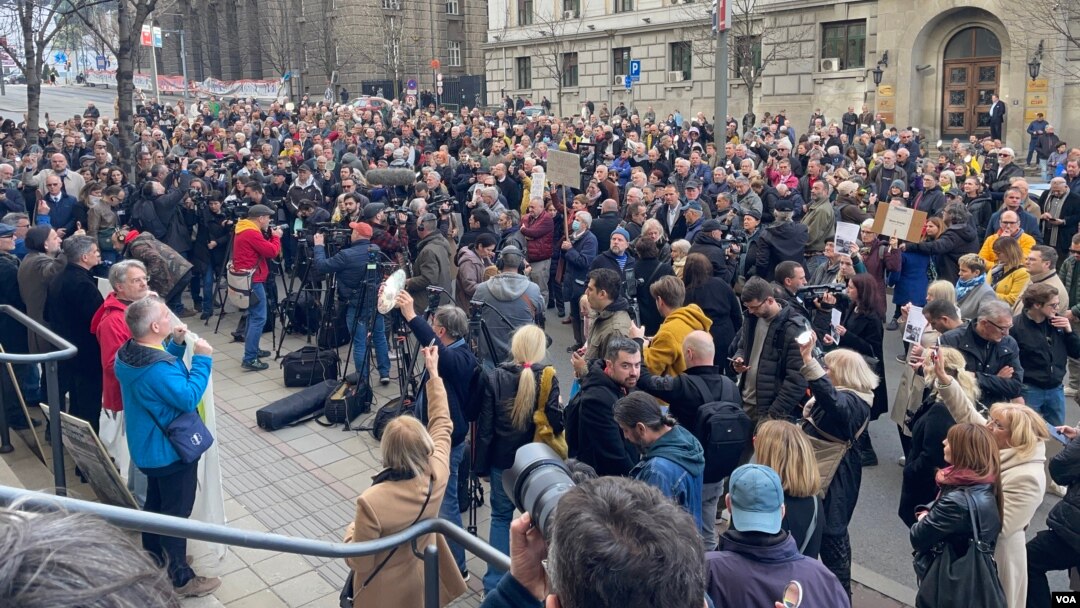 Protest ispred Apelacionog suda u Beogradu nakon odluke ovog suda o oslobađanju optuženih za ubistvo Slavka Ćuruvije (foto: Stefan Miljuš)