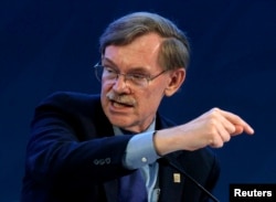 FILE - Robert Zoellick, then the World Bank president, attends a meeting in Los Cabos, June 17, 2012.
