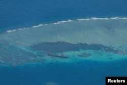 Pemandangan udara menunjukkan BRP Sierra Madre di Second Thomas Shoal yang disengketakan, yang secara lokal dikenal sebagai Ayungin, di Laut China Selatan, 9 Maret 2023. (Foto: Reuters)