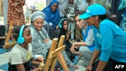 La vice-secrétaire générale de l'ONU, Amina Mohammed (2e à gauche), lors d'une visite à Port-Soudan, le 29 août 2024.