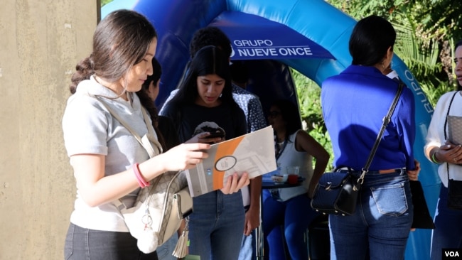 Irene Nieto, 26, es publicista y tiene dos años buscando trabajo y no encuentra compensación acorde al costo de vida.