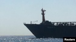 Kapal tanker minyak super Grace 1 yang diduga membawa minyak mentah Iran ke Suriah terlihat dekat Gibraltar, Spanyol pada 4 Juli 2019. (Foto: Reuters)