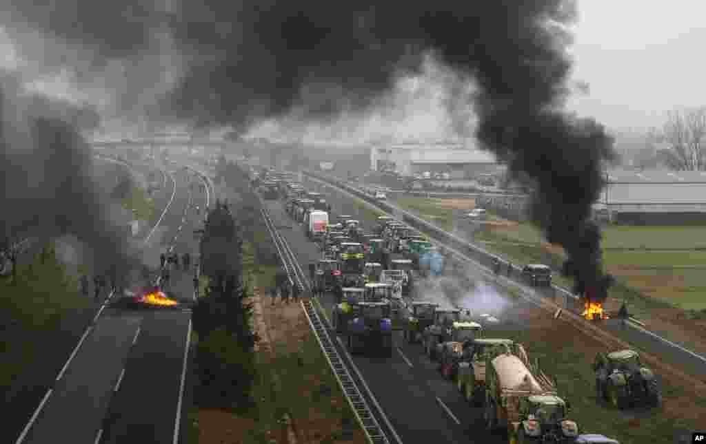 Farmers block a highway during a protest near Mollerussa, northeast Spain.&nbsp;Farmers across Spain have staged tractor protest to demand of changes in European Union policies and funds and measures to combat production cost hikes.&nbsp;