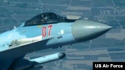 미국 MQ-9 무인기에서 초근접 비행하는 러시아 전투기를 촬영했다. 사진 = 미 공군 제공.