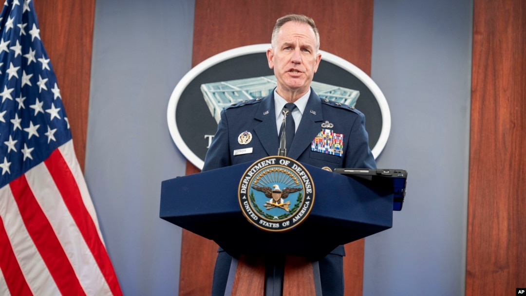 Sekretar za štampu Pentagona, general-major Pat Ryder govori tokom brifinga za novinare u Pentagonu, blizu Washingtona, 15. aprila 2024.