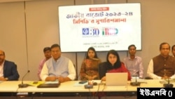 সংবাদ সম্মেলনে সিডিপির নির্বাহী পরিচালক ড. ফাহমিদা খাতুন। 