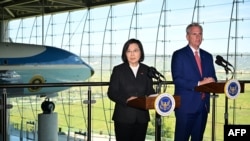 US Speaker of the House Kevin McCarthy (R) and Taiwanese President Tsai Ing-wen speak to the press after a bipartisan meeting at the Ronald Reagan Presidential Library in Simi Valley, California, Apr. 5, 2023. 
