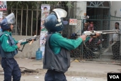 FILE - Policemen firing at opposition BNP activists and supporters in Dhaka, Dec 7, 2022. In the past year, at least 19 opposition rallyists have been killed by the police and armed ruling party activists, according to the BNP. (K M Nazmul Haque/VOA)
