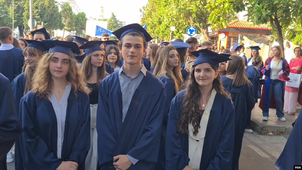 Maturantët dhe kërkesa për të studiuar jashtë vendit