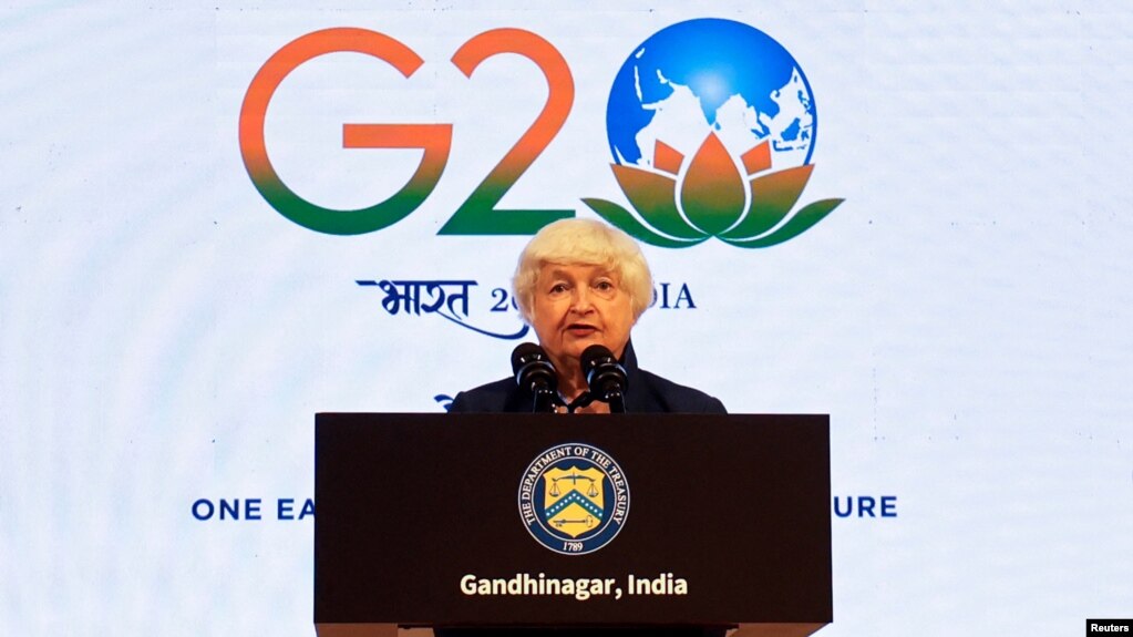 Министр финансов США Джанет Йеллен выступает на пресс-конференции во время встречи министров финансов и управляющих центральными банками G20 в Гандинагаре, Индия, 16 июля 2023 года