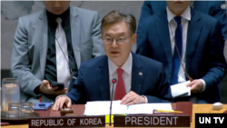 한국의 황준국 주유엔 대사가 18일 뉴욕 유엔본부에서 ‘우크라이나의 평화와 안보’를 주제로 열린 안보리 공개회의에서 발언하고 있다.