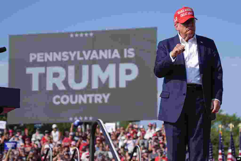 Le candidat républicain à la présidence, l&#39;ancien président Donald Trump, arrive à un meeting de campagne, le 13 juillet 2024, à Butler, en Pennsylvanie.