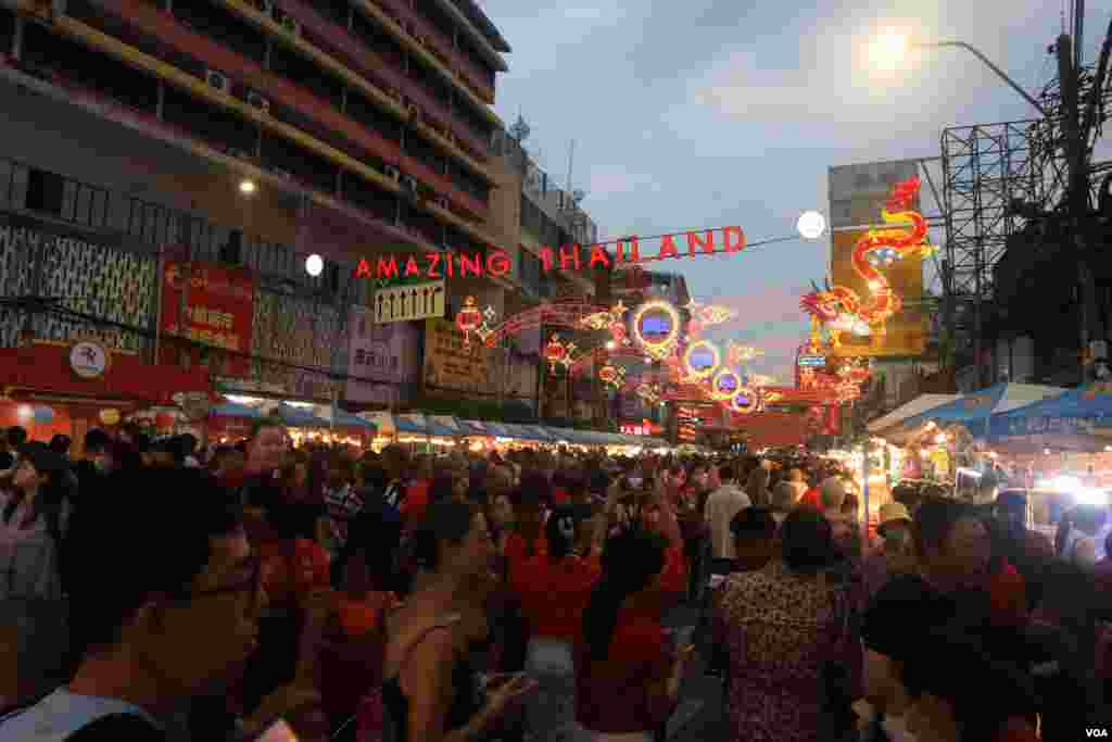 ထိုင်းနိုင်ငံဘန်ကောက်မြို့မှာ ကျင်းပနေတဲ့ တရုတ်ရိုးရာ နှစ်သစ်ကူး (ဓါတ်ပုံ - ထက်အောင်ခန့်)