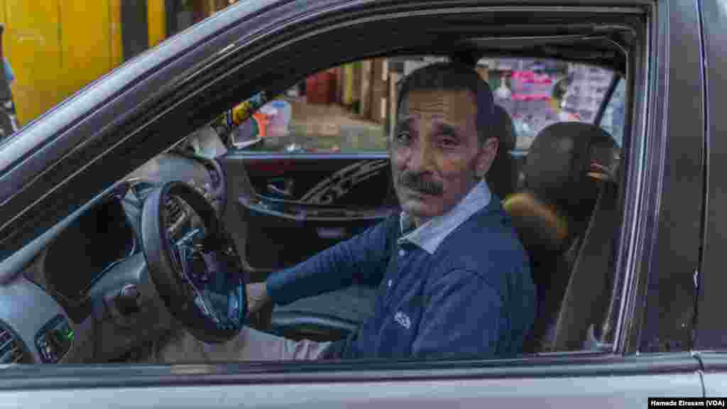 Mohamed, a taxi driver who often breaks his fast at charity iftars, says, “In past years, you would see [a charity iftar] on every street corner, but now, you have to ask and look around the neighborhood.” (Hamada Elrasam/VOA)