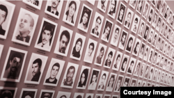 تصاویر زندانیان سیاسی اعدام‌شده در سال ۶۷- نشست عدالت‌خواهی برای قربانیان کشتار ۱۳۶۷ در ایران 