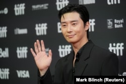 Park Seo-joon menghadiri ajang Toronto International Film Festival, Kanada (REUTERS)