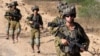 Izraelski vojnici patroliraju duž južne granice Izraela sa Pojasom Gaze 13. juna 2024. godine, usred sukoba koji je u toku između Izraela i Hamasa.