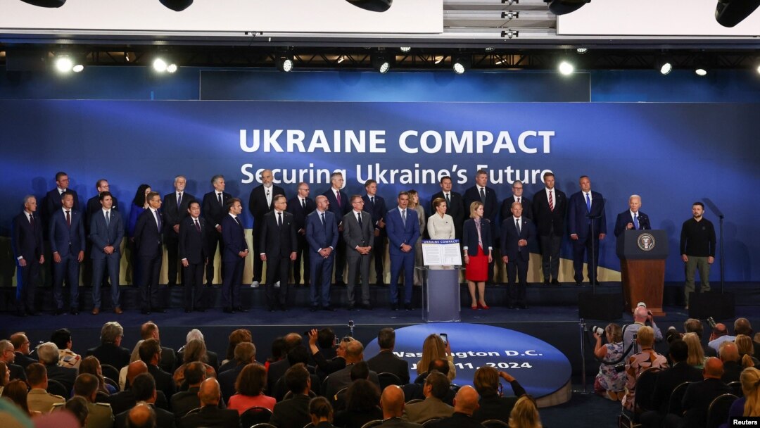 Президент Джо Байден выступает на встрече по Договору об Украине в кулуарах саммита, посвященного 75-летию НАТО, в Вашингтоне. 11 июля 2024 года. 