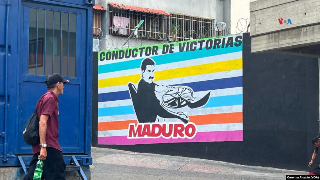 Del presidente y aspirante oficialista, Nicolás Maduro, con un máximo de 30 % de intención de voto, según expertos, se ven murales en varias zonas de la capital venezolana.&nbsp;