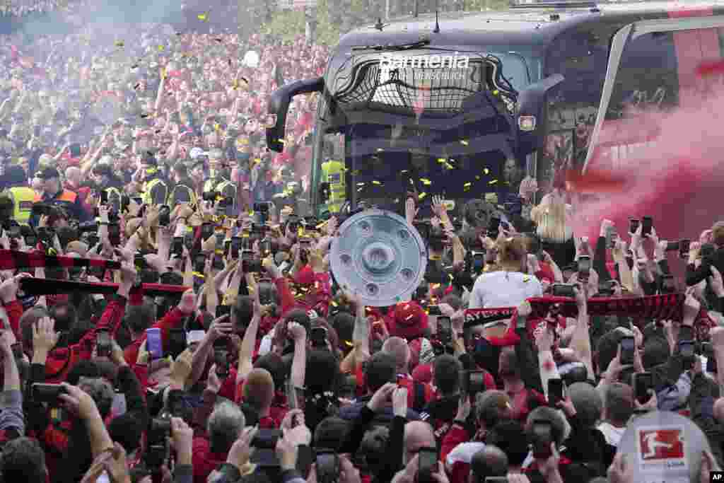 The team bus of Bayer Leverkusen is welcomed by thousands of supporters at the stadium ahead of the German Bundesliga soccer match between Bayer Leverkusen and Werder Bremen in Leverkusen.