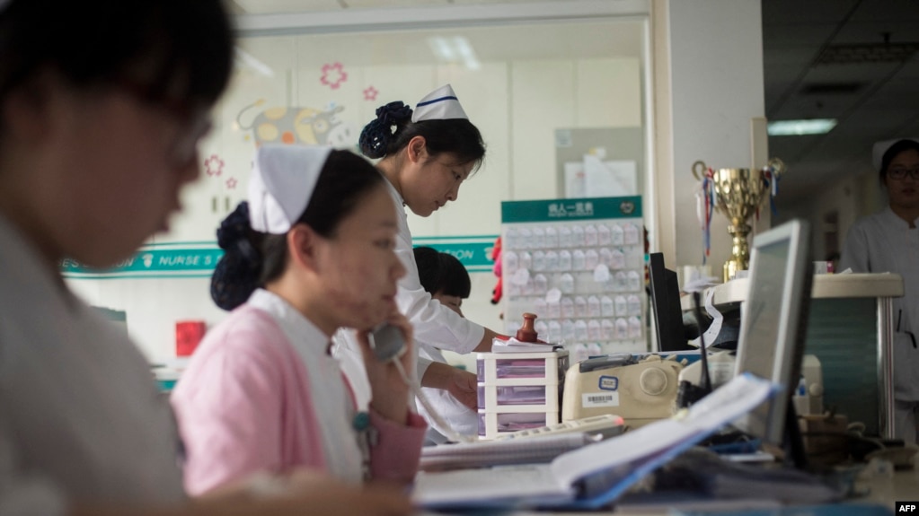 资料照：北京同仁医院的护士们在工作。（2014年10月8日）(photo:VOA)
