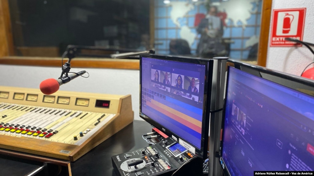 A studio of Radio Caracas Radio (RCR)