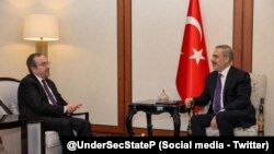 ABD Dışişleri Bakanlığı İdari İşler Müsteşarı ve Siyasi İşler Müsteşar Vekili John Bass, Ankara'da Dışişleri Bakanı Hakan Fidan ile biraraya geldi. 