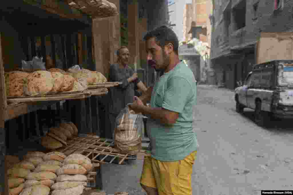 Mousa, a baker of subsidized bread, says, &ldquo;My customers are upset about the rising cost of bread and other essentials &mdash; vegetables, meat, electricity and transportation. Sometimes they need to pay us later for their loaves.&rdquo; Cairo, Egypt, June 24, 2024.&nbsp;(Hamada Elrasam/VOA)