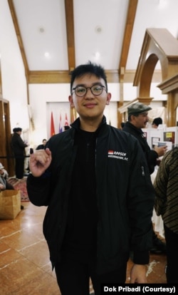 Timothy Warroka, panitia pemungutan suara di TPS Washington DC. (Foto: Dok Pribadi)