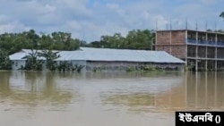 গোমতী নদীর পানি কমতে থাকায় কুমিল্লায় বন্যা পরিস্থিতির উন্নতি হয়েছে।