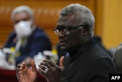 Perdana Menteri Kepulauan Solomon Manasseh Sogavare menyampaikan pidato pada pertemuan bilateral dengan Perdana Menteri China Li Qiang di Aula Besar Rakyat China di Beijing, 10 Juli 2023. (Andy Wong / POOL / AFP)