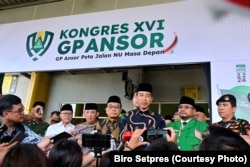 Presiden Joko Widodo menjawab pertanyaan wartawan usai membuka Kongres XVI GP Ansor di Pelabuhan Tanjung Priok, Jakarta, 2 Februari 2024. (Foto: Biro Setpres)