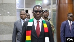 On April 4, 2024, President Emmerson Mnangagwa visited the Reserve Bank of Zimbabwe in Harare to view some of its assets.  (Columbus Mavhunga/Voice of America)
