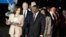 Vis Prezidan Kamala Harris pale ak Vis Prezidan Tanzani Philip Mpango apre li rive nan ayewopo Julius Nyerere a nan Dar es Salaam, Tanzani, 29 Mas, 2023. 