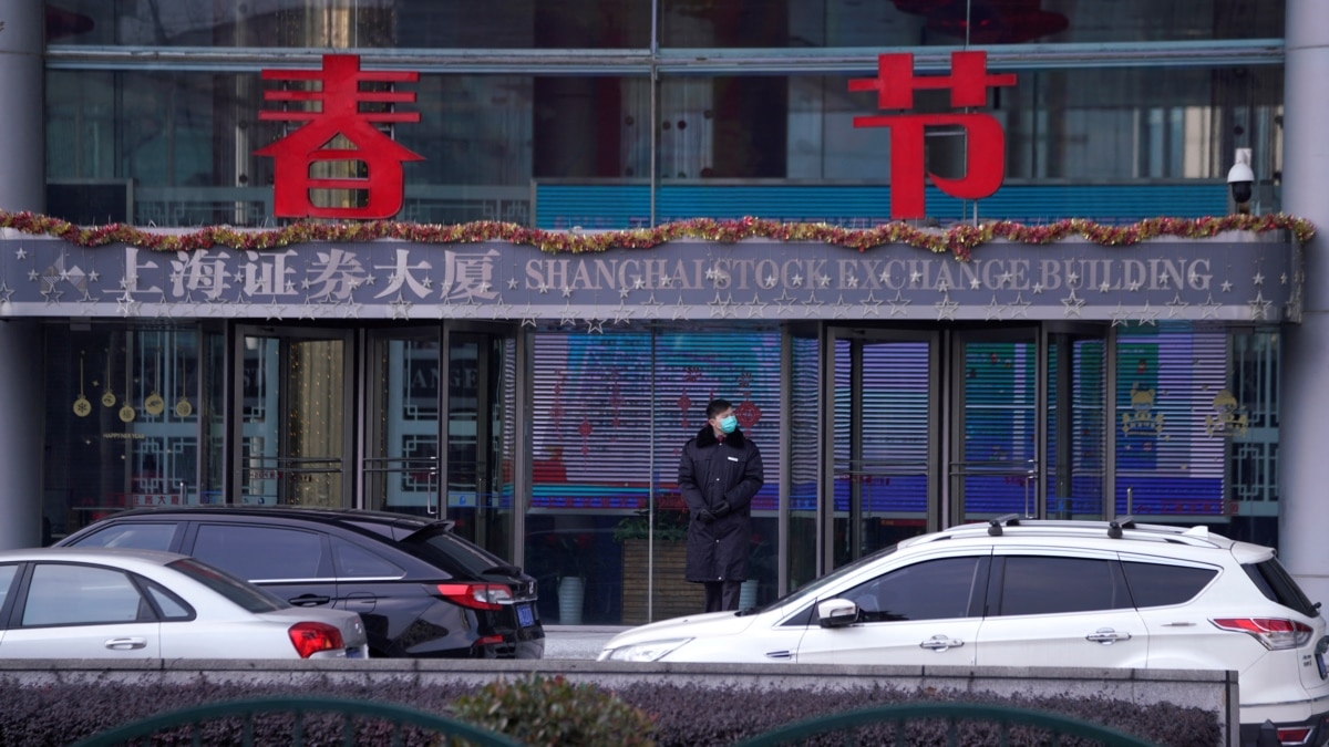 “乐观向上的氛围”？中国股市大跌之际《人民日报》文章引爆微博网友群嘲