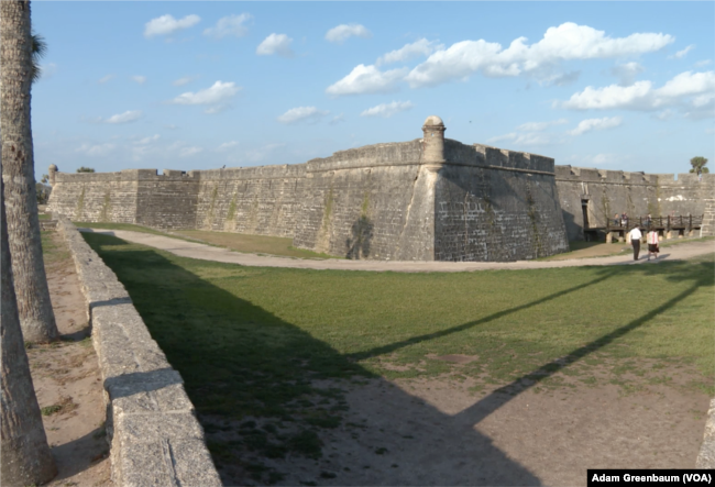 Castillo de San Marcos, a fort built by the Spanish in 1695, is the oldest surviving structure in St. Augustine, Florida, on February 28, 2023. (VOA)