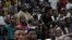 Les supporters nigérians réagissent après la victoire de la Côte d'Ivoire en regardant la finale de la CAN 2024 entre la Côte d'Ivoire et le Nigeria qui se joue en Côte d'Ivoire, au stade Onikan de Lagos, le 11 février 2024.