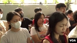 Many teens in the Philippines don’t learn about contraceptives in school. (Dave Grunebaum/VOA)