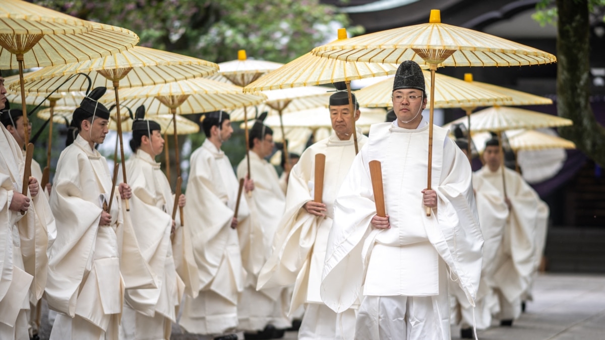 岸田文雄向靖国神社供奉祭品引发中国和韩国不满