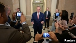 U.S. House Speaker Kevin McCarthy speaks with reporters as the deadline to avert a partial government shutdown approaches on Capitol Hill in Washington, Sept. 28, 2023.