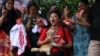 Francine Widjojo, 44, calon anggota DPRD dari Partai Solidaritas Indonesia (PSI) berkampanye di Jakarta, 28 Januari 2024. (Foto: REUTERS/Ajeng Dinar Ulfiana)