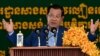 Perdana Menteri Kamboja Hun Sen memberikan sambutan pada upacara peletakan batu pertama pembangunan jalan tol sepanjang 135 kilometer dari ibu kota Phnom Penh ke kota Bavet di provinsi Svay Rieng, perbatasan Kamboja-Vietnam, di Phnom Penh, 7 Juni 2023. (TANG CHHIN Sothy / AFP)