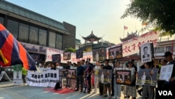 6月16日，洛杉矶的民主人士和异议人士在华人聚集地“唐人街”集会，抗议中国政府非法抓捕和关押黄雪琴和王建兵。